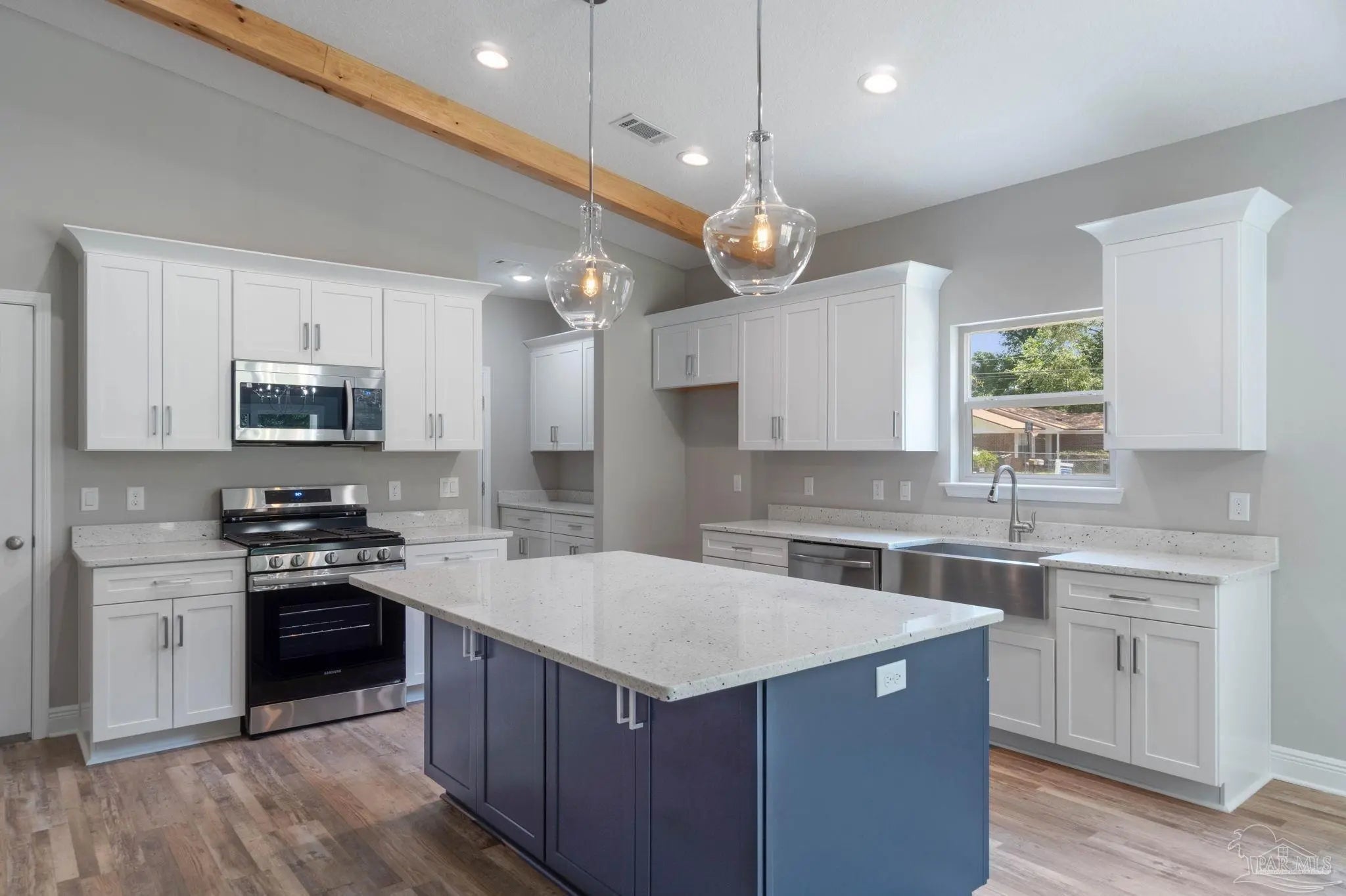 Photo of Listing #674476