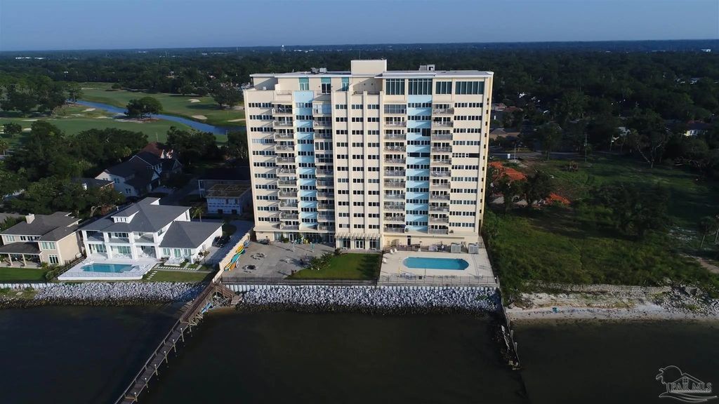 825 Bayshore Dr #703, Pensacola