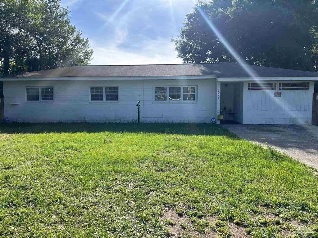 207 Emerald Ave, Pensacola