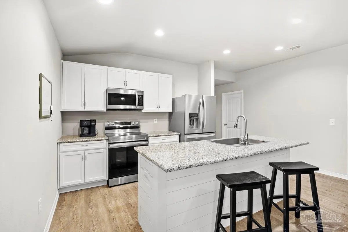 Photo of Listing #670480