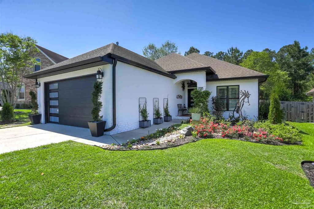 8725 Rush Ln, Pensacola