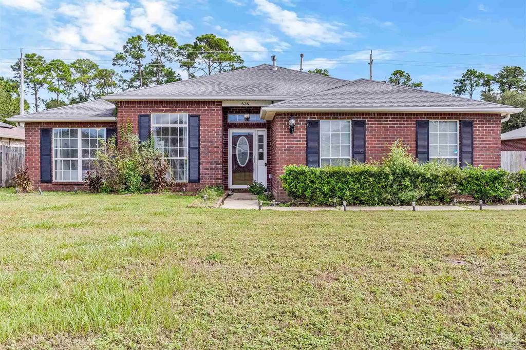 676 Buoy Dr, Pensacola