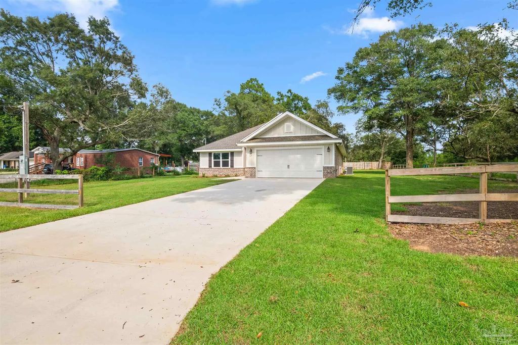 8237 Western Way Dr, Pensacola