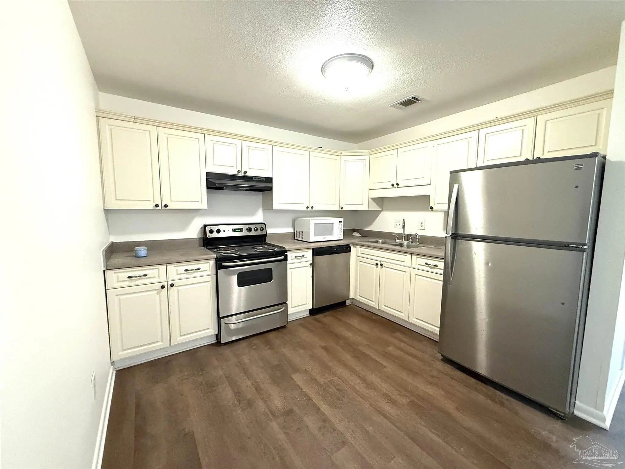 Photo of Listing #670408