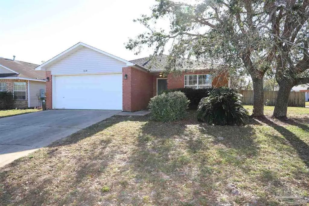 319 Mizzen Ln, Pensacola