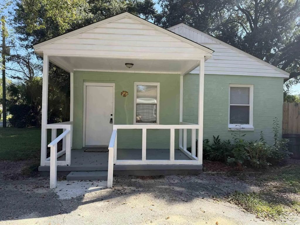 53 W Carver Dr, Pensacola