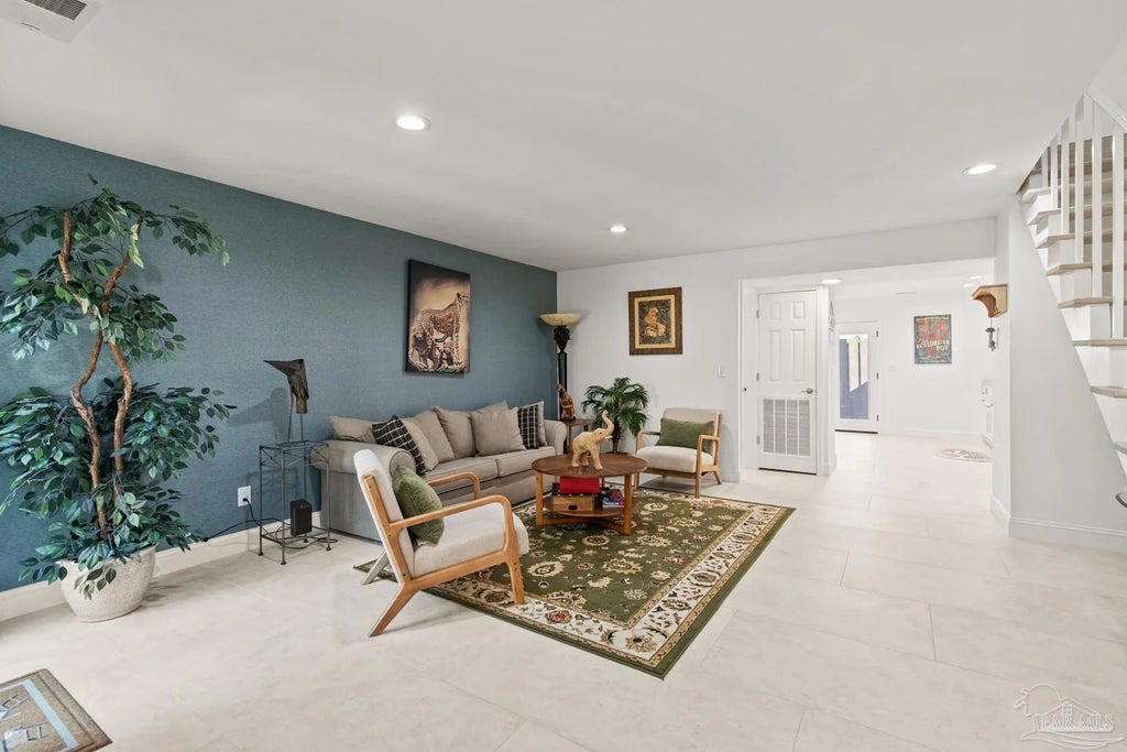 4735 Huron Dr, Pensacola