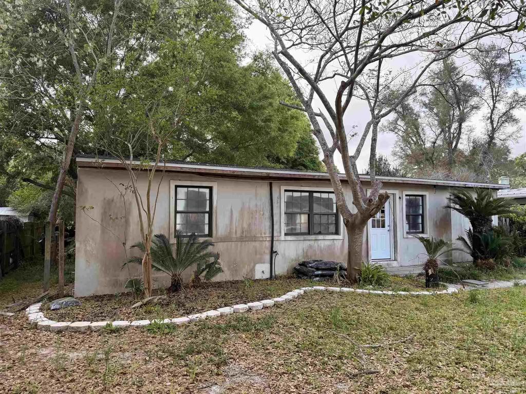 5555 Mayfair Dr, Pensacola