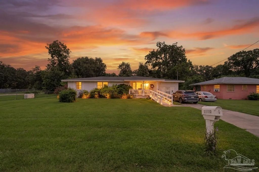 2910 Michael Dr, Pensacola