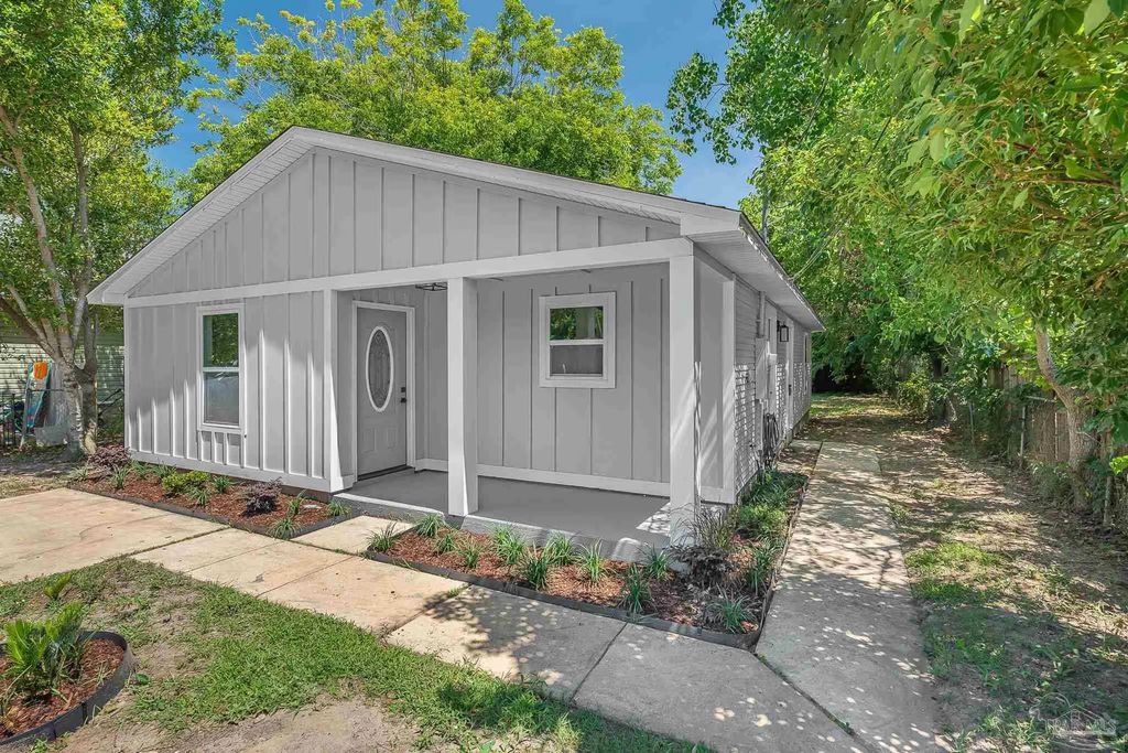 1802 W Godfrey St, Pensacola