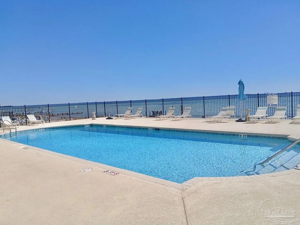 825 Bayshore Dr #1002, Pensacola