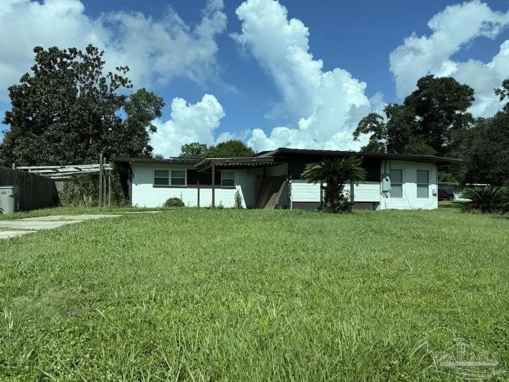 17 Feldor Dr, Pensacola