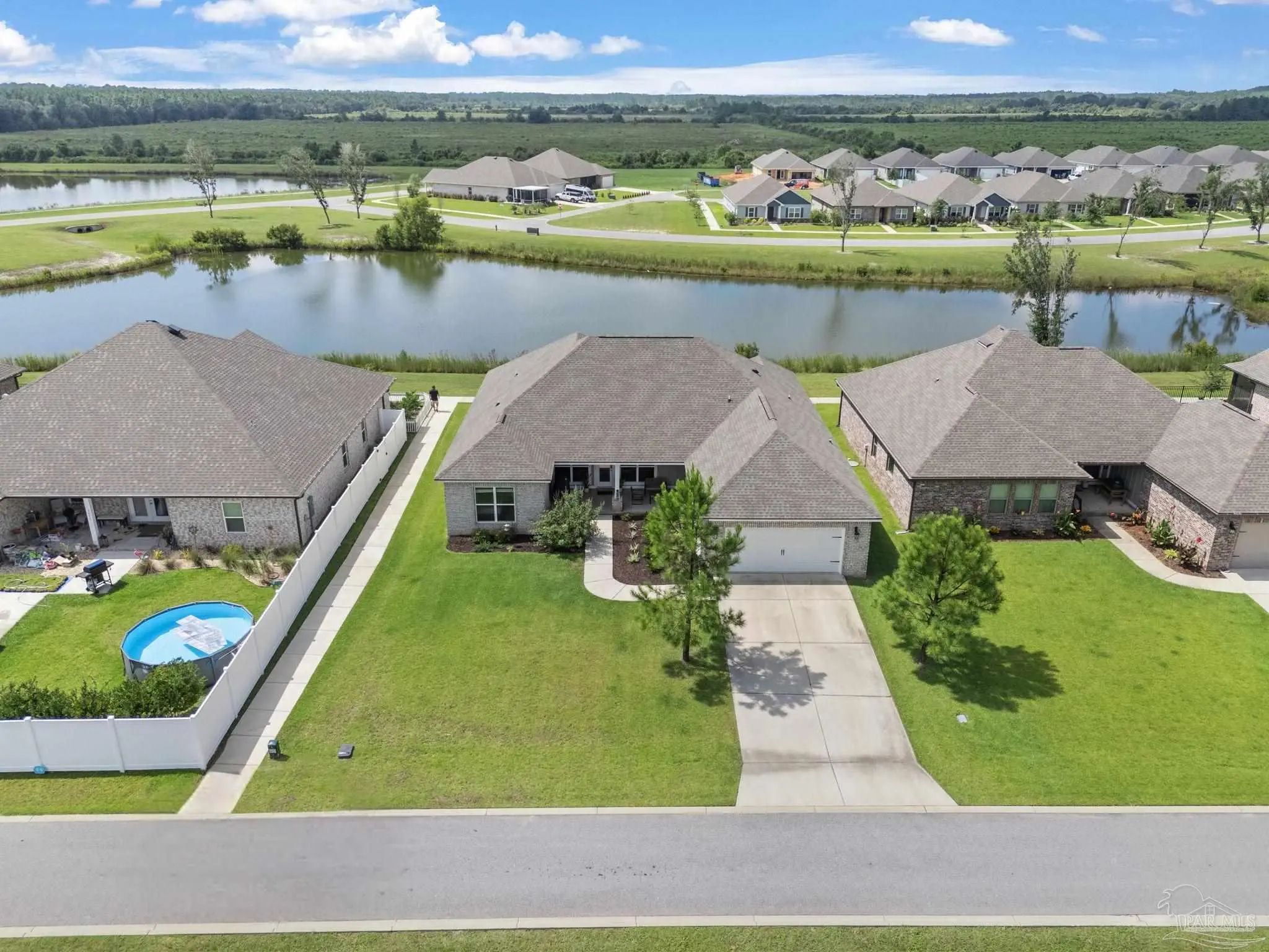 Photo of Listing #689331