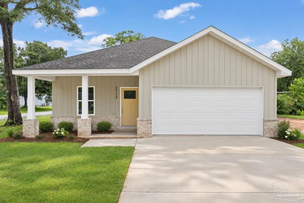 2716 Copter Rd, Pensacola