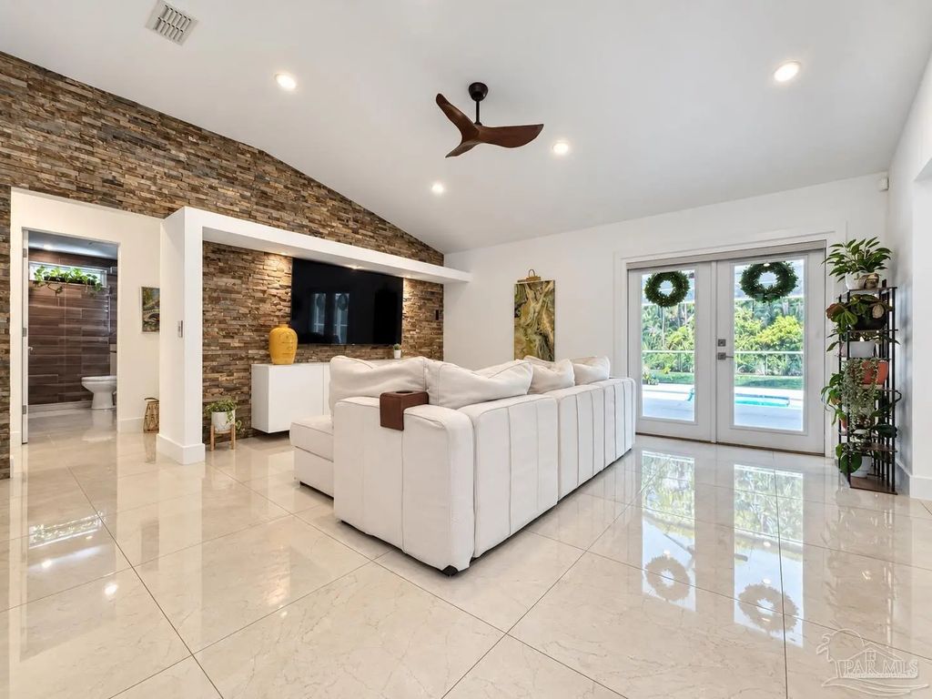 7534 Duval St, Navarre