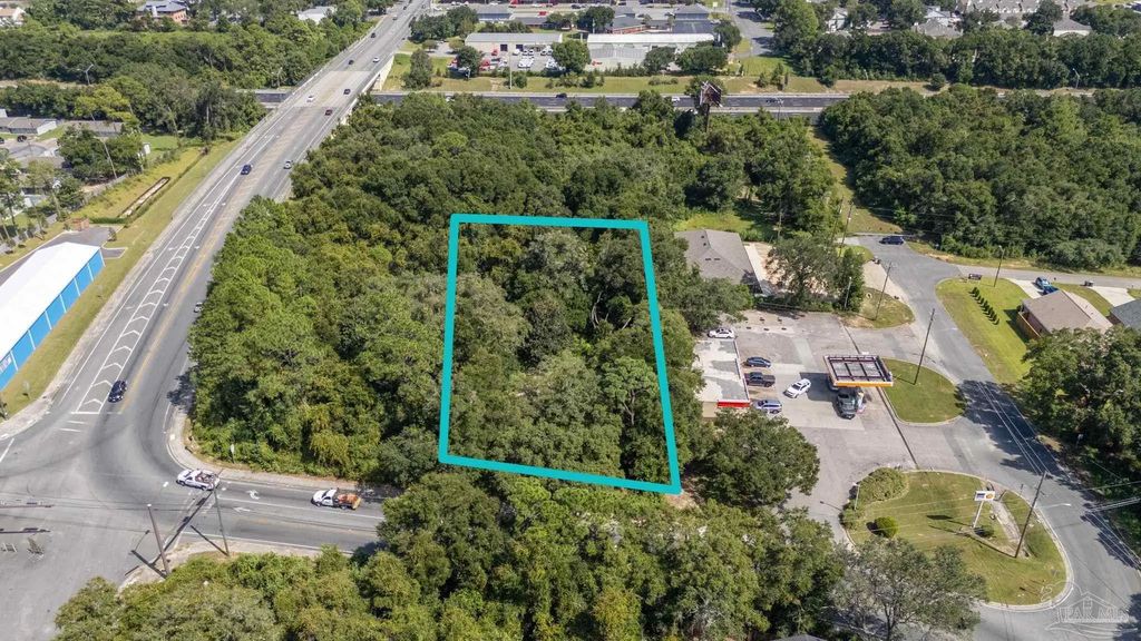 6006 Hilburn Rd, Pensacola