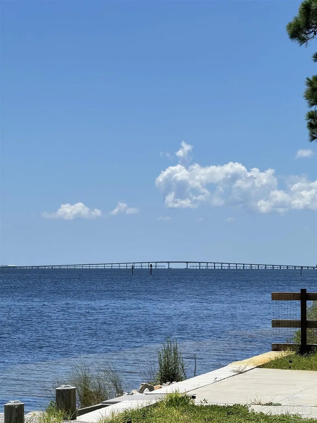 Bay St, Gulf Breeze