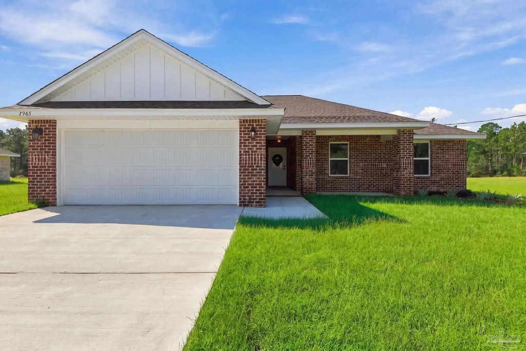 7965 Twin Lake Dr, Milton