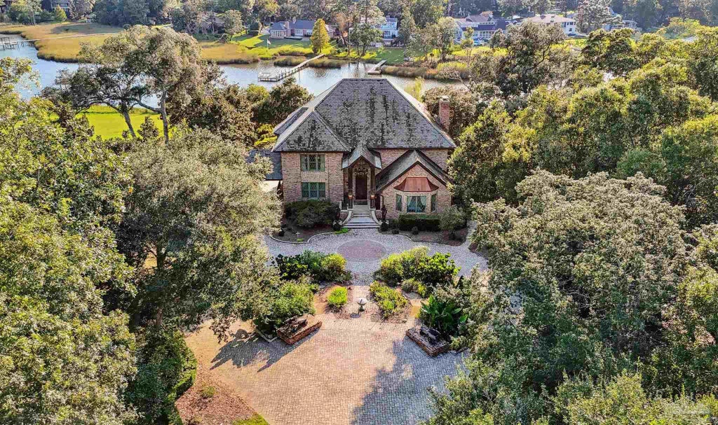 835 Tanglewood Dr, Pensacola