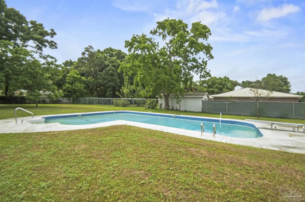 1450 E Burgess Rd, Pensacola