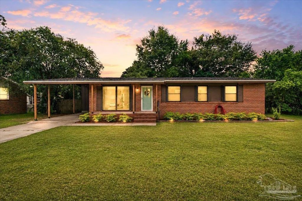 3709 Whispering Pines Dr, Pensacola