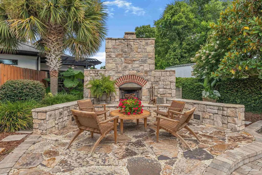 914 Fairway Dr, Pensacola