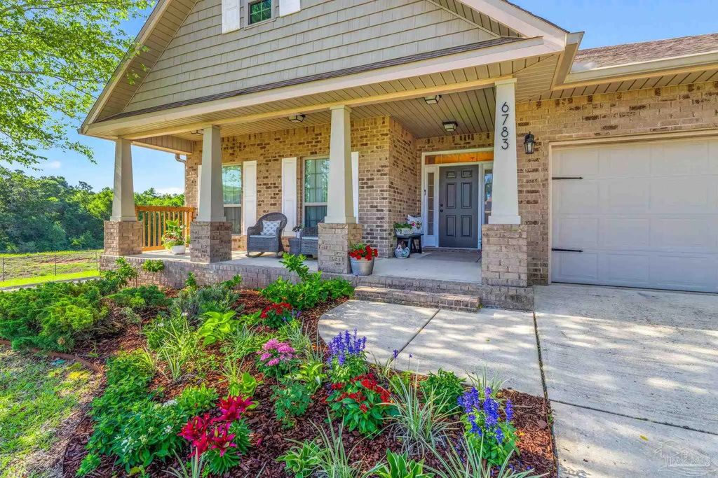 6783 Barnwood Dr, Milton
