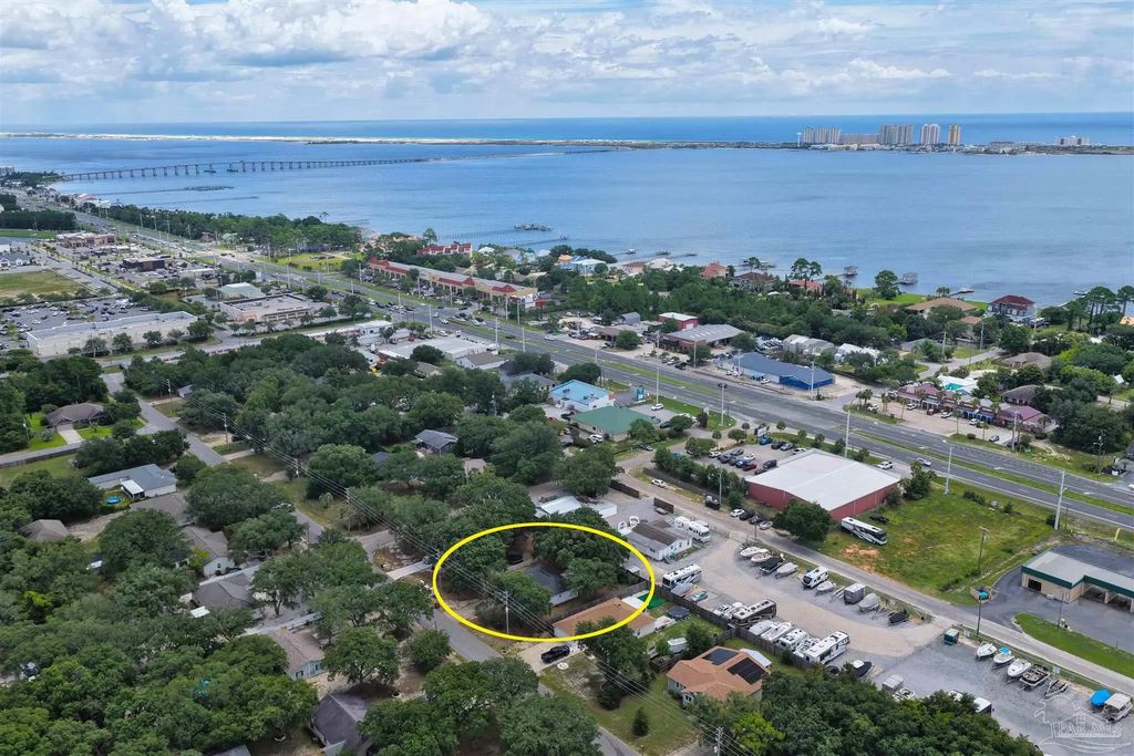 8137 Fourth St, Navarre