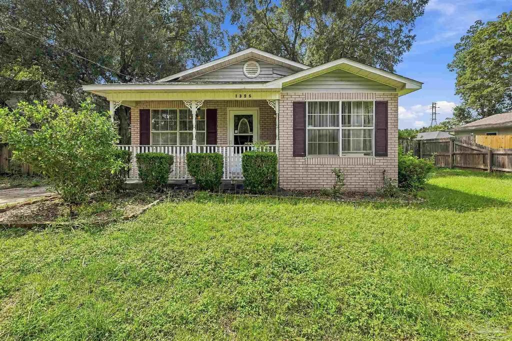 1355 Fairchild St, Pensacola