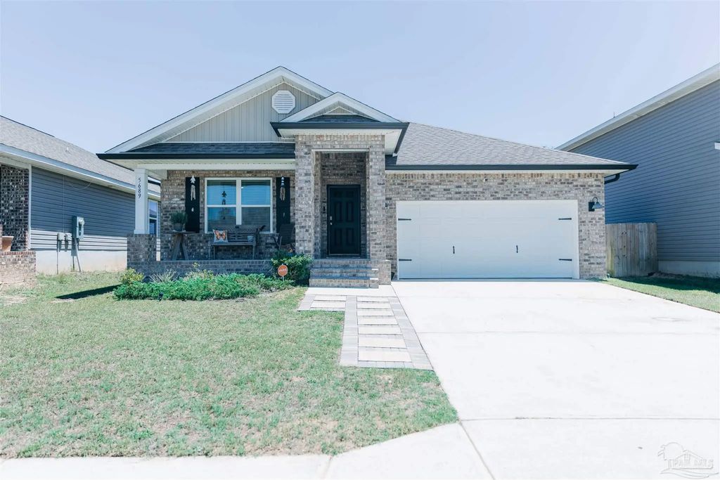 5689 Guinevere Ln, Milton