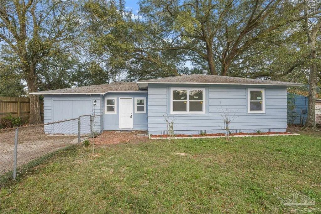 8 Mindoro Cir, Pensacola