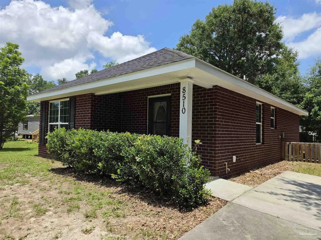 8510 Pond Ave, Pensacola