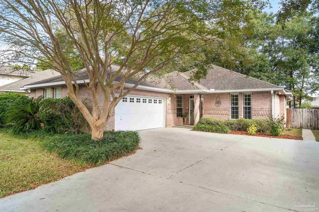 8432 Millstream Dr, Pensacola