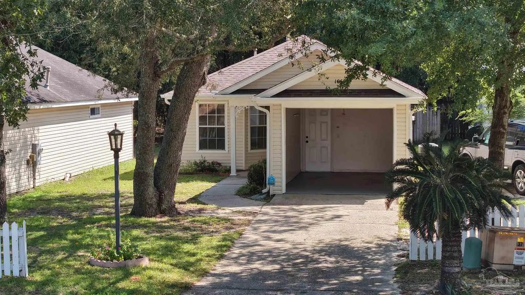 1669 Governors Dr, Pensacola