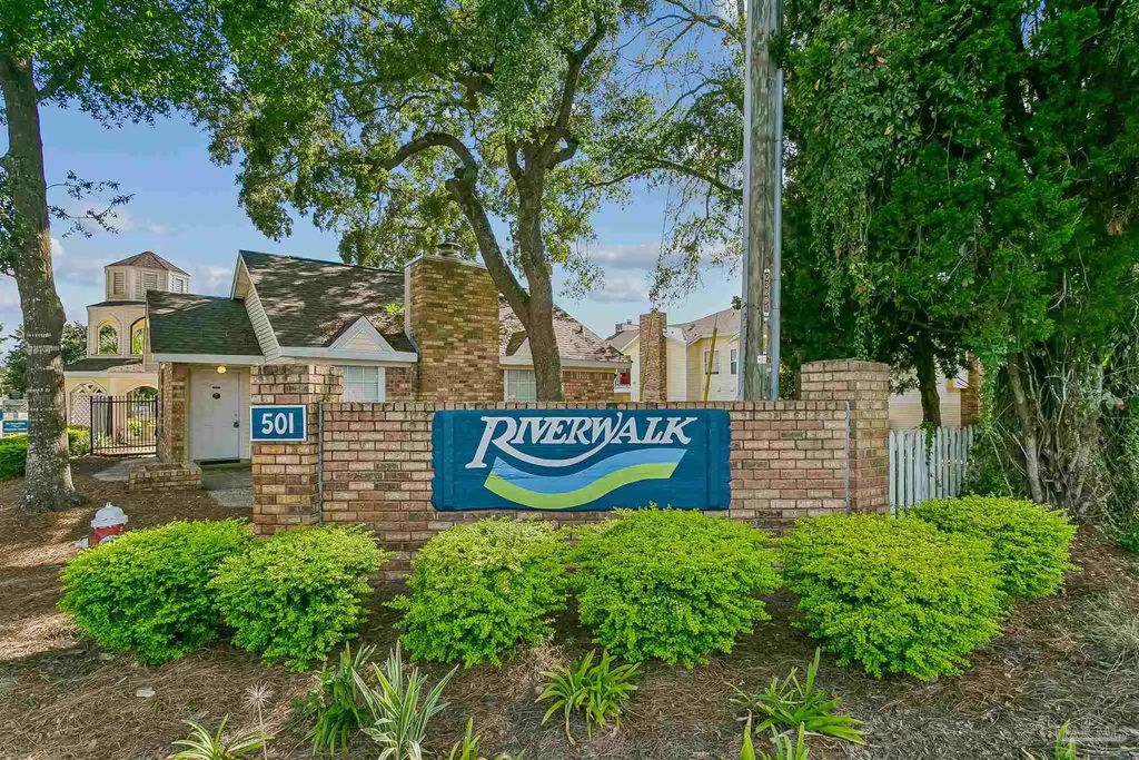 501 E Burgess Rd #f6, Pensacola