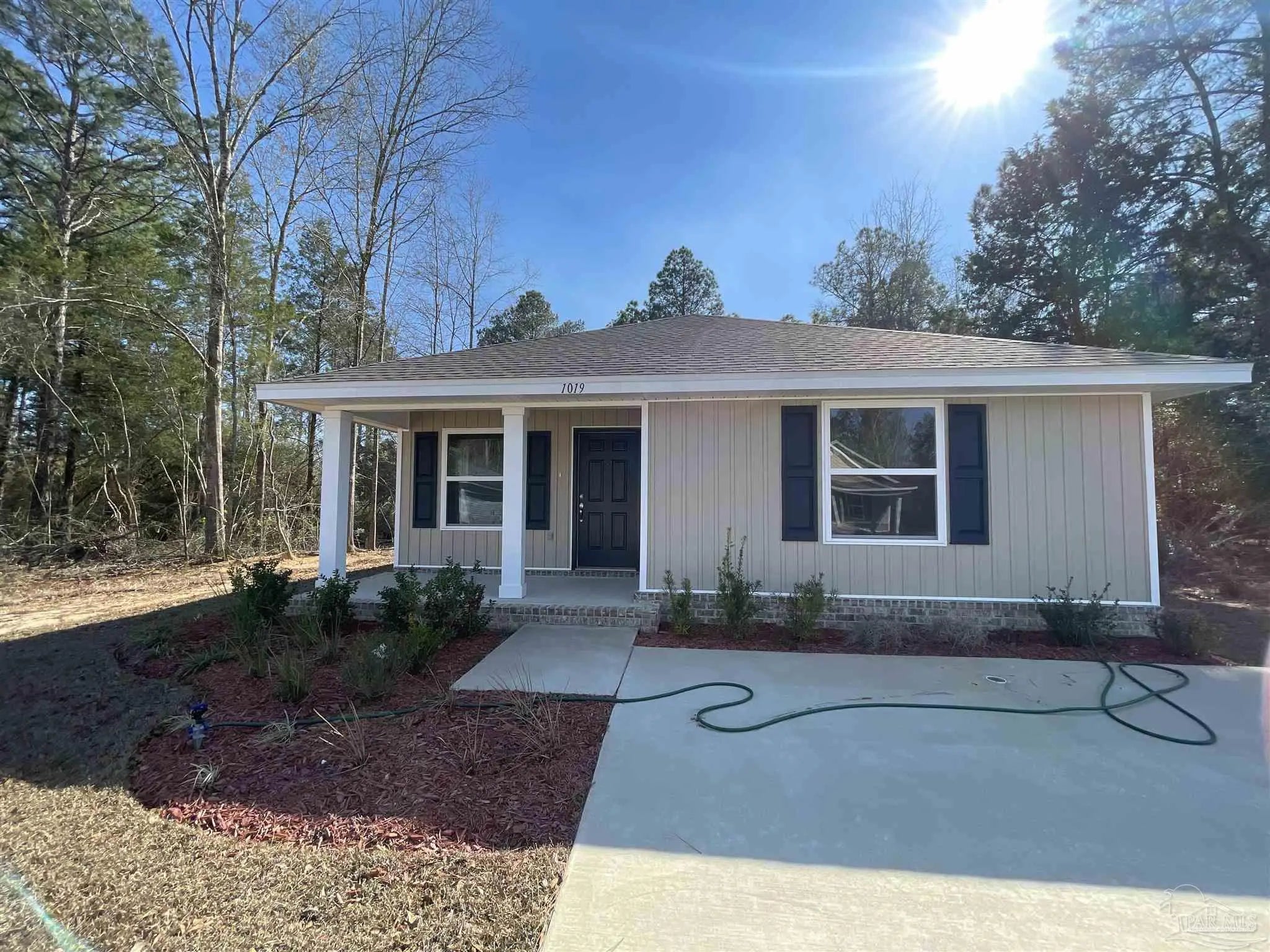 Photo of Listing #651657