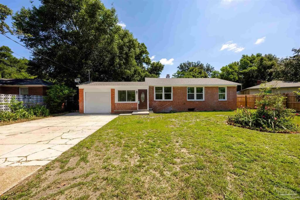 402 Rue Max St, Pensacola