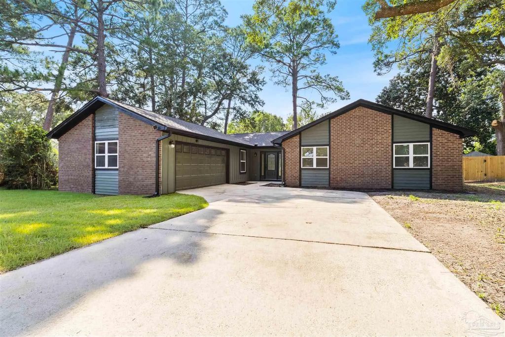 7855 Bay Meadows Dr, Pensacola