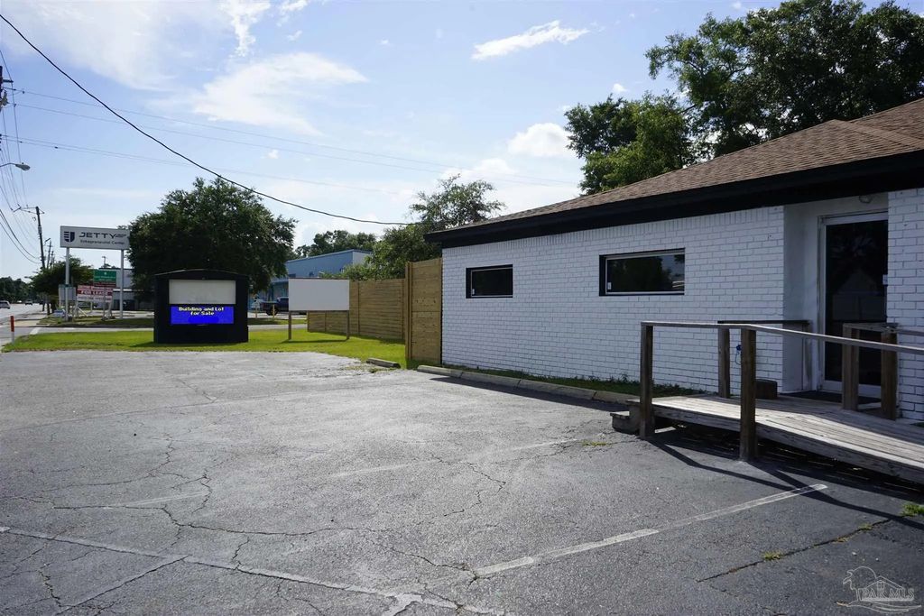 3480 Barrancas Ave, Pensacola