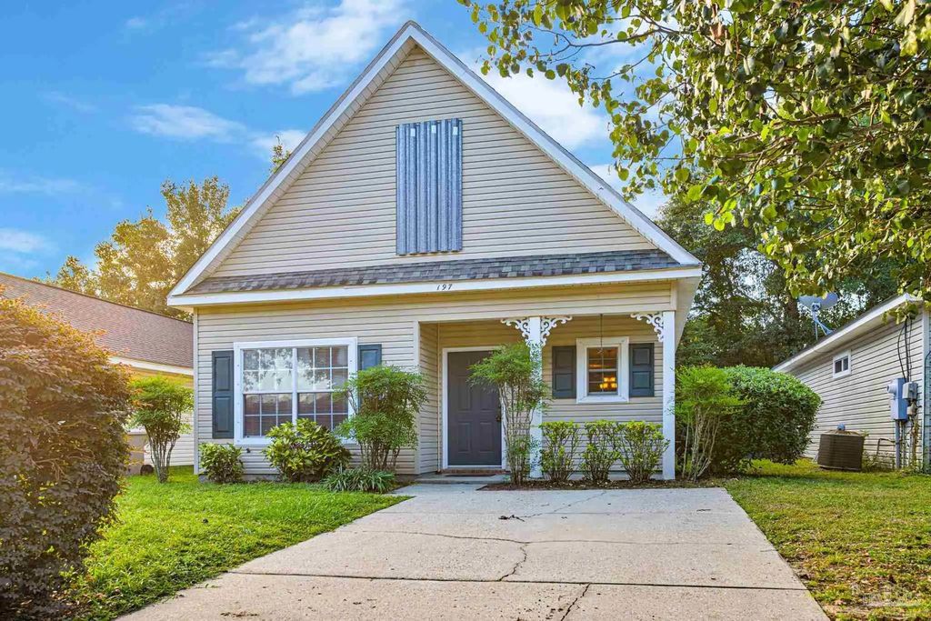 197 Wildflower Ln, Pensacola