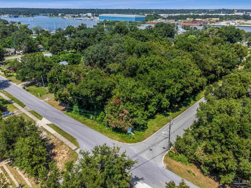 Lakewood Rd, Pensacola