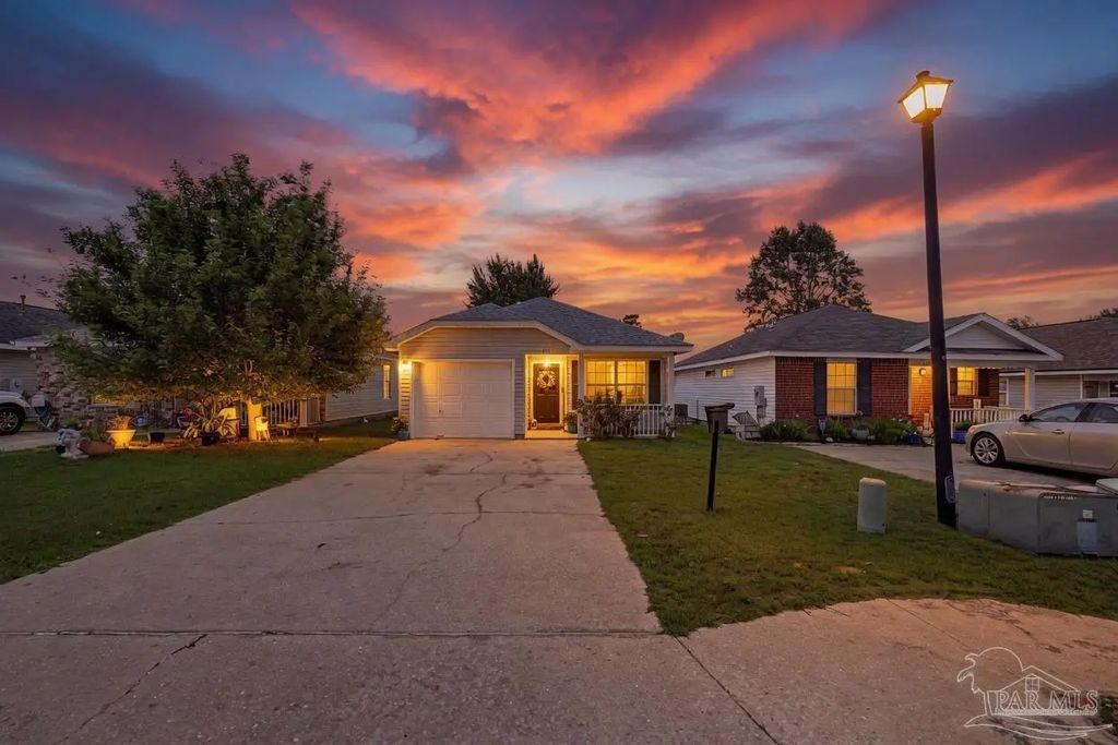 810 Hanover Dr, Pensacola