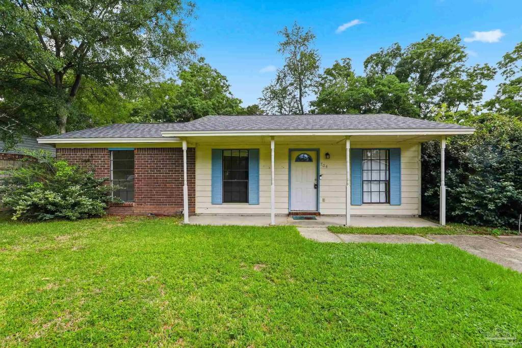 704 Brook Meadow Ln, Pensacola