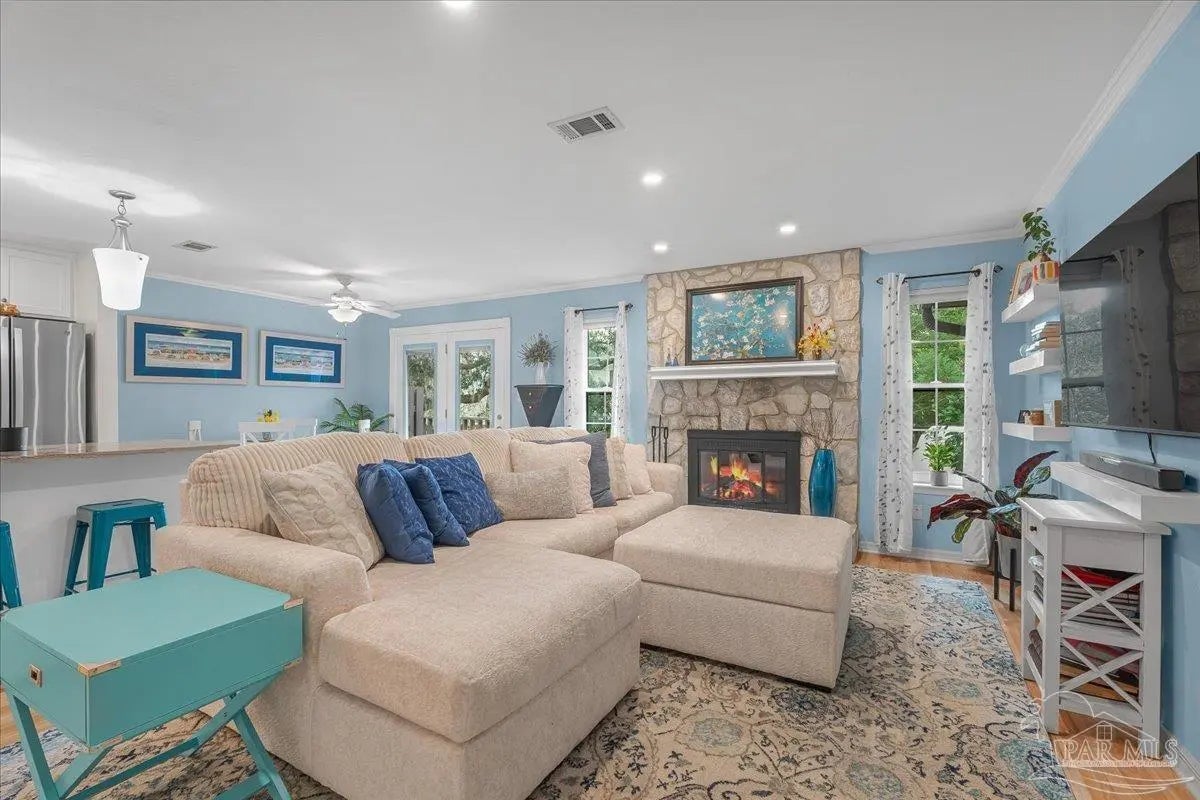 Photo of Listing #676187