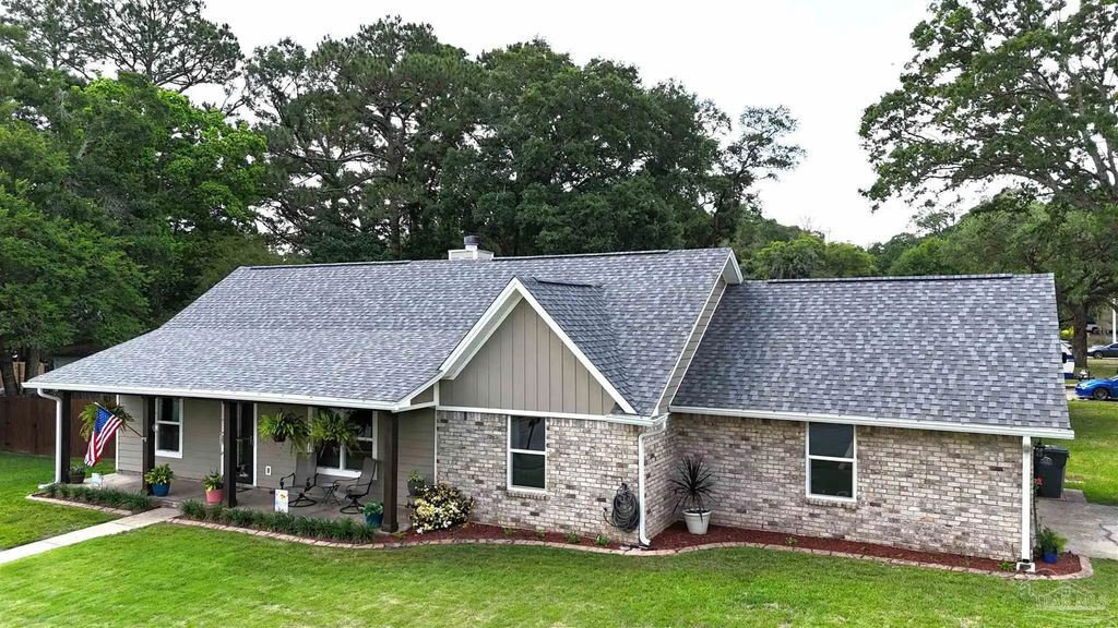 577 Bobwhite Ct, Pensacola