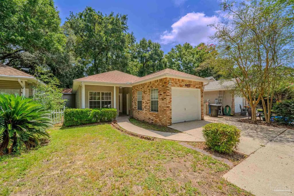 6102 The Oaks Ln, Pensacola