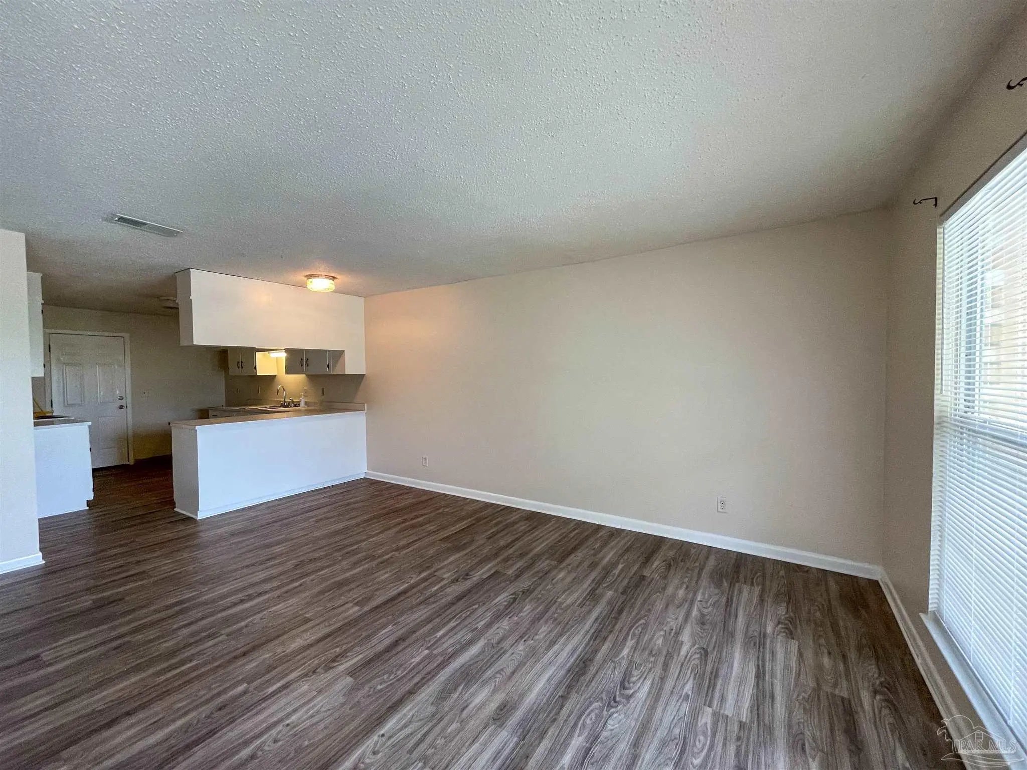 Photo of Listing #672584