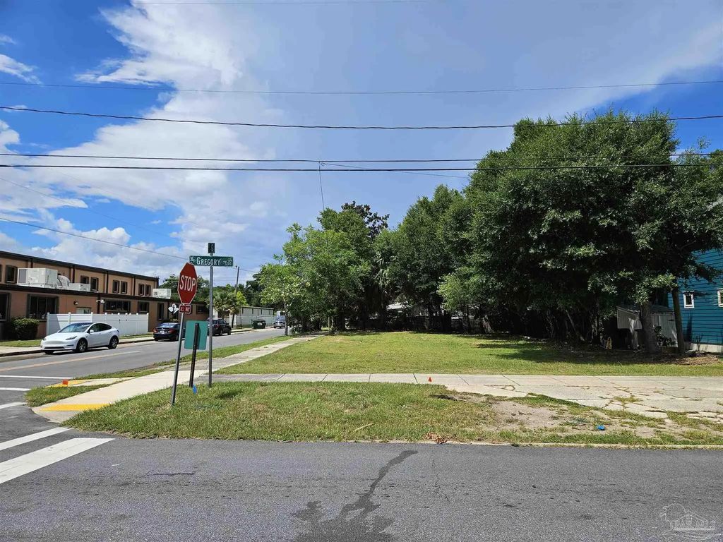 202 N G St, Pensacola