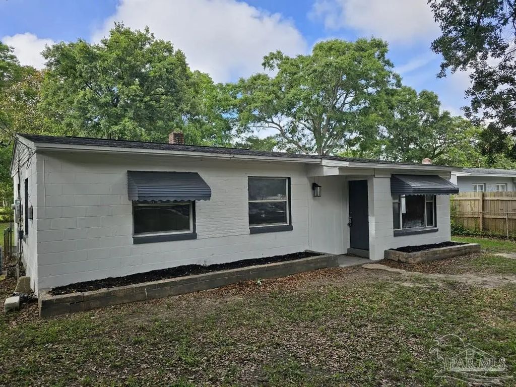 26 Randolph Dr, Pensacola