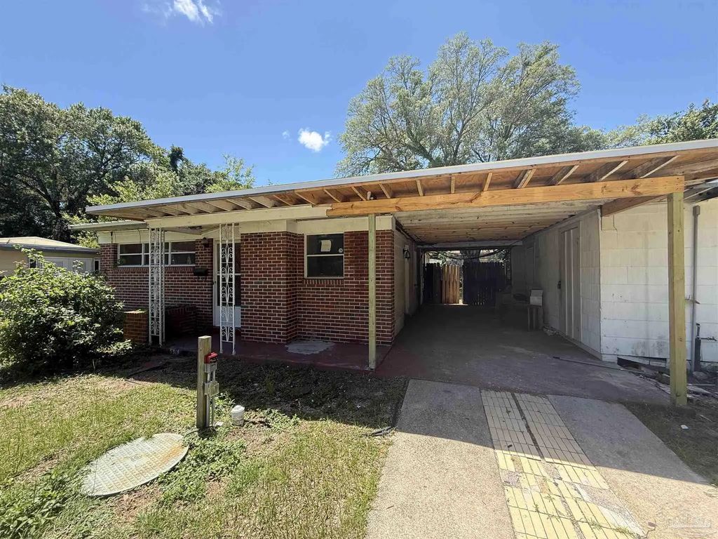 1007 Kearny Dr, Pensacola